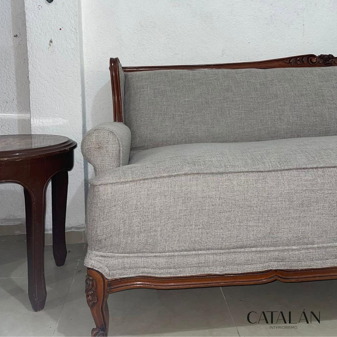 Detalle de costura en mueble tapizado